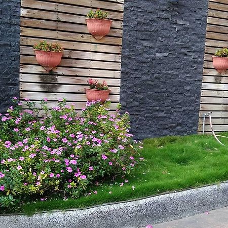 Michelle Motel Taichung Exterior foto